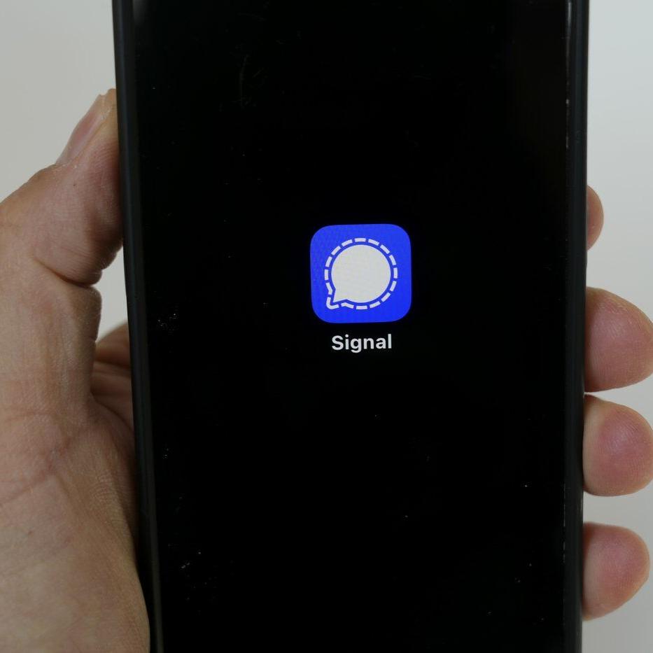 What is Signal, the chat app used by US officials to share attack plans?